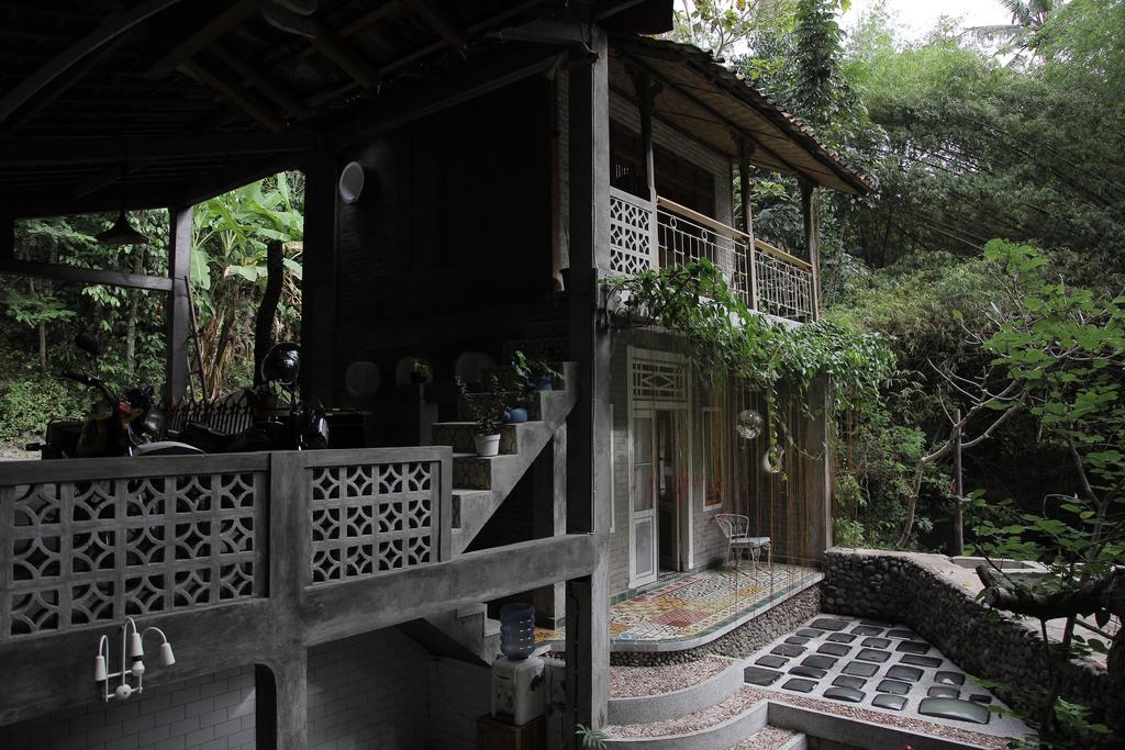 Ferienwohnung Rumah Senjakala Bantul Exterior foto