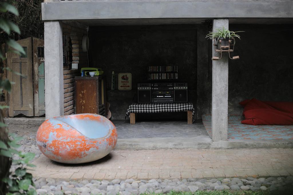 Ferienwohnung Rumah Senjakala Bantul Exterior foto